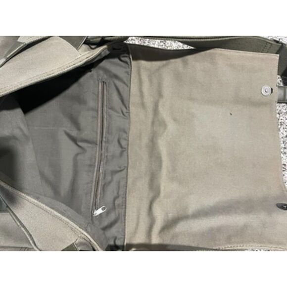 Kenneth Cole Reaction messenger / computer bag in canvas and contrast trim - Picture 2 of 12